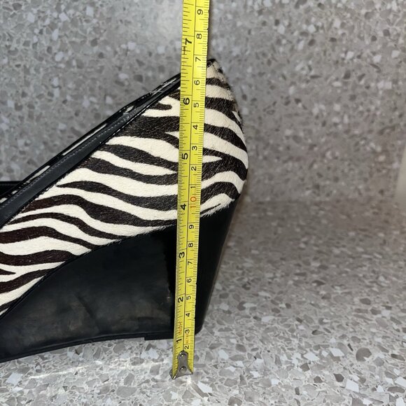 Bandolino Zebra Striped Peep Toe Wedge Heel Womens 11M Leather Fur Minor Flaws - Picture 12 of 16